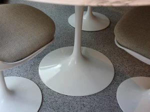 Knoll Studio Saarinen Tulip Dining Table - Ex-Display