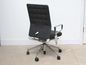 Vitra ID Trim Office Swivel Chair - Grey Frame - Ex-Display