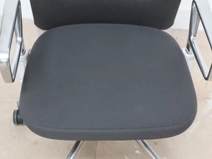 Vitra ID Trim Office Swivel Chair - Grey Frame - Ex-Display