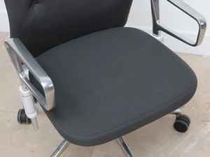 Vitra ID Trim Office Swivel Chair - Grey Frame - Ex-Display