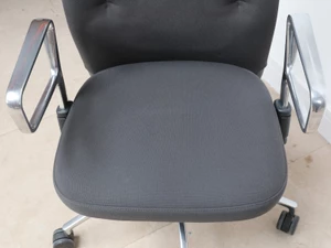 Vitra ID Trim Office Swivel Chair - Black Frame - Ex-Display