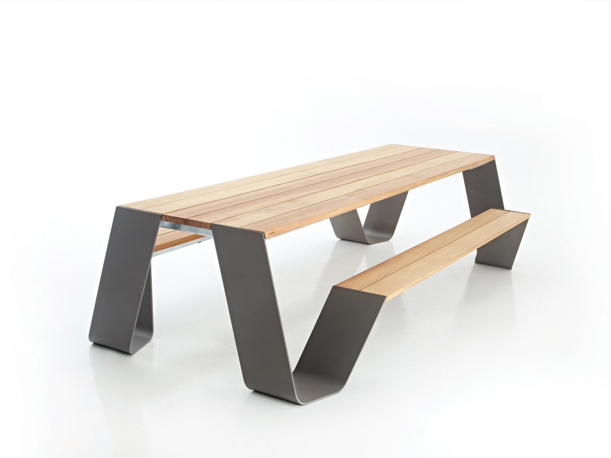Extremis Hopper Table
