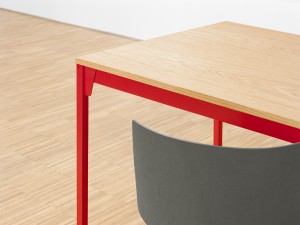 E15 FK07 Frankfurt Table Oak and Red