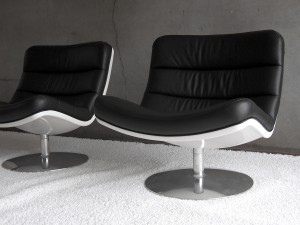 Artifort F978 Lounge Chair